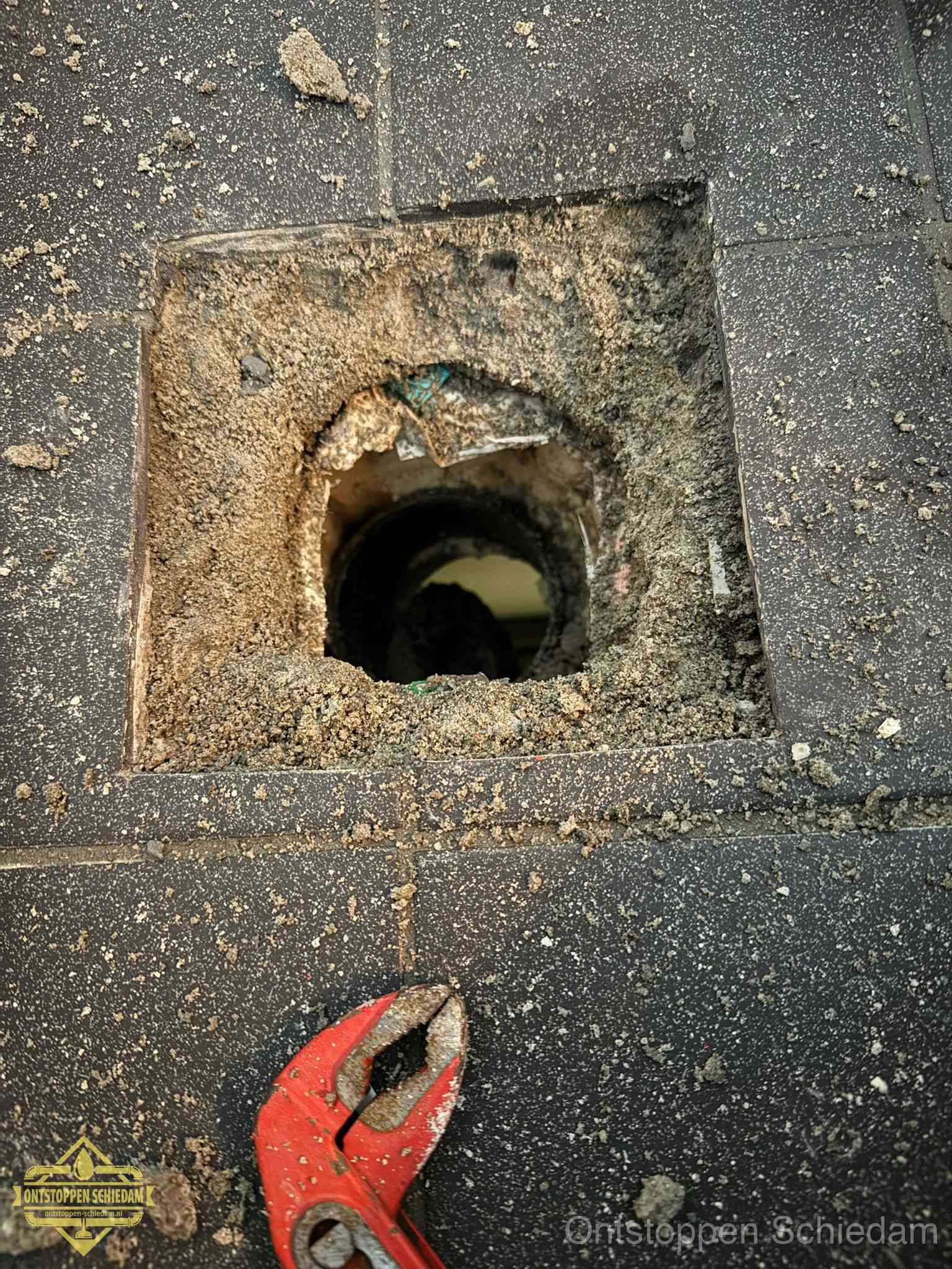 Rioolputje erfgrens eigendom in Schiedam