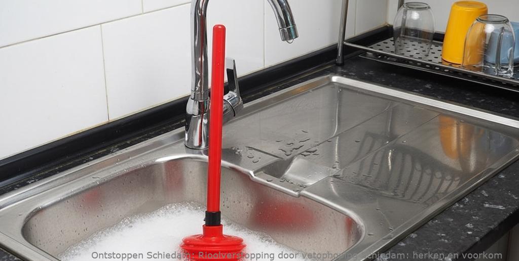 Rioolverstopping door vetophoping Schiedam: herken en voorkom